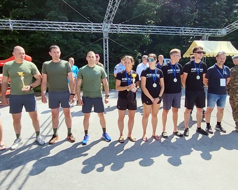 pohodniki, slovenska-policij, vojska