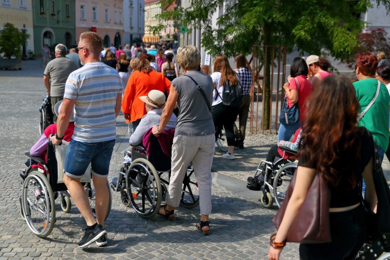 prostovoljci, nevladniki