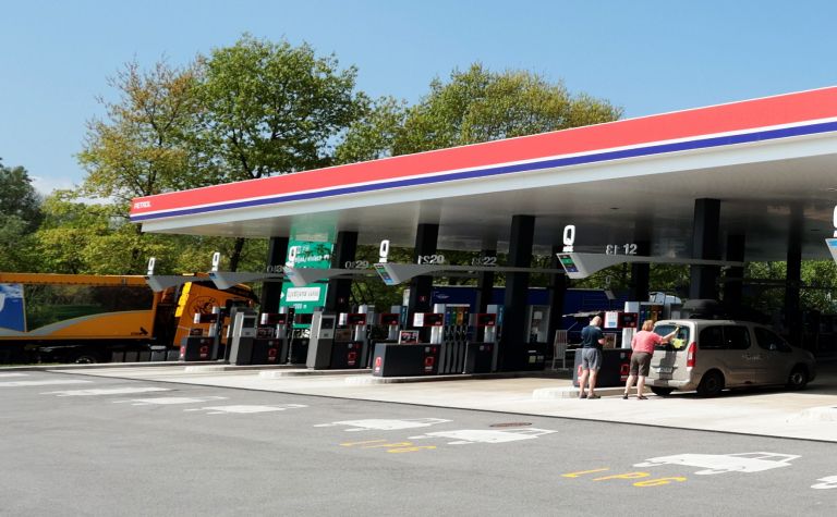 petrol bencin gorivo.jpg