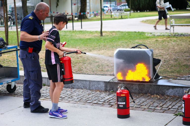 Preventivno gasilsko vozilo_Art kamp 4.jpeg