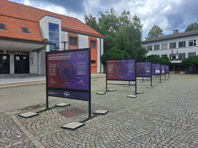 ulična razstava kartuzija.jpg