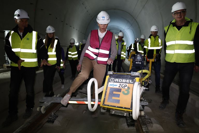 alenka bratusek drugi tir-bobo.jpg