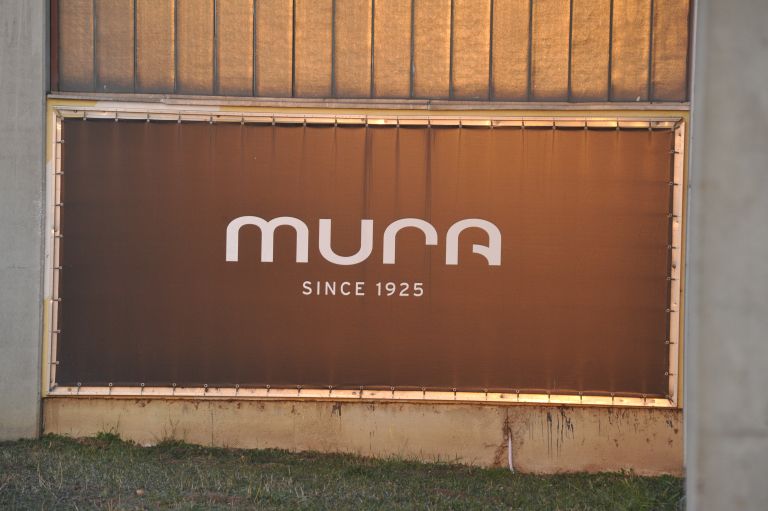 mura, tovarna-oblačil, 2011