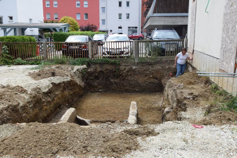 pomurski-muzej-murska-sobota, samo-sankovic, arheoloska-izkopavanja, judovski-nagrobnik, evangelicanski-center-murska-sobota