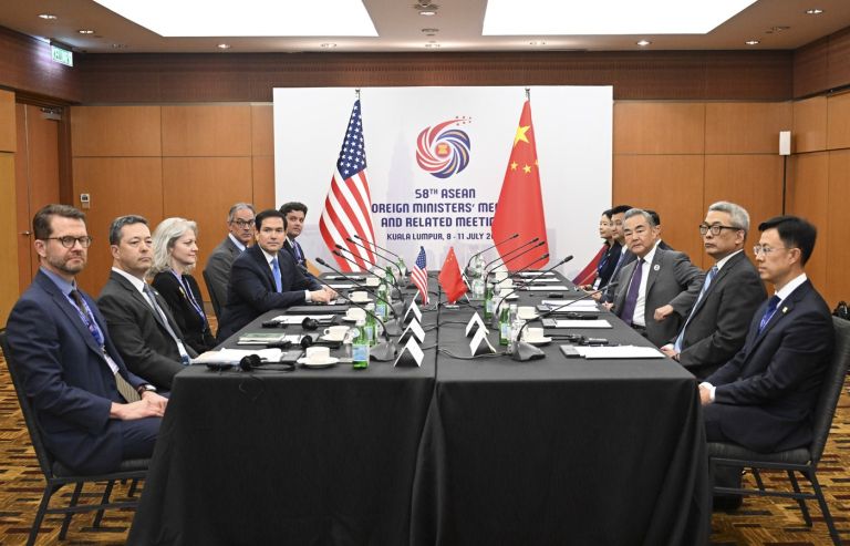srečanje kitajske in ameriške delegacije, kuala lumpur.jpg