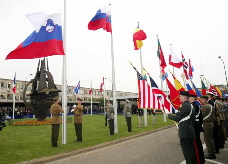 vstop nato 2004 BOBO.JPG