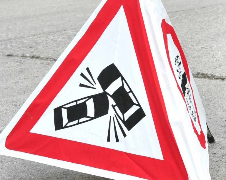 znak prometna nesreča.jpg