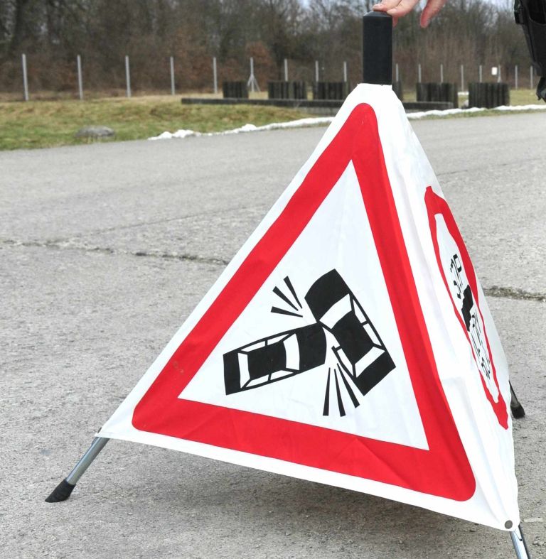 znak prometna nesreča.jpg