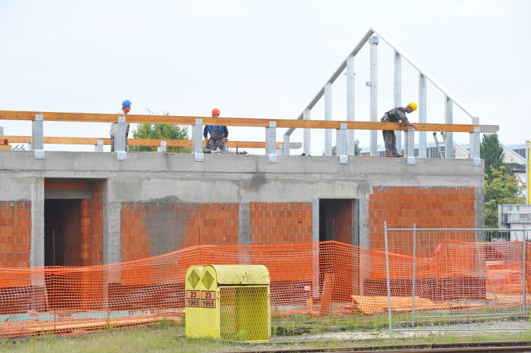 murska-sobota, 2016, železniška-postaja, gradbinci, delavci