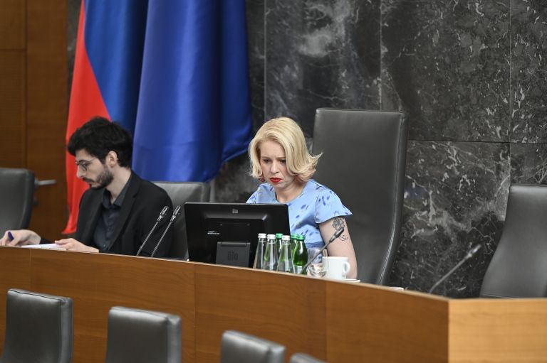 urška klakočar zupančič, predsednica parlamenta, največja plača