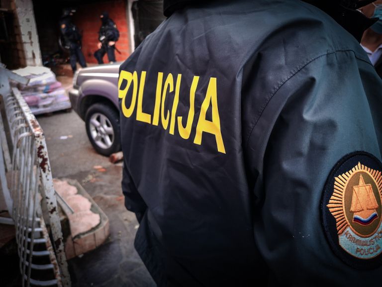 policisti-v-romskih-naseljih