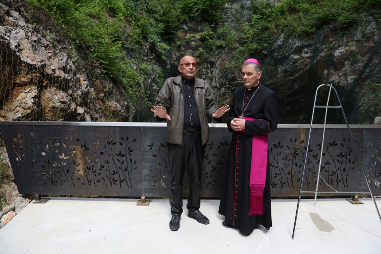 UV4 deuman saje PL.jpg