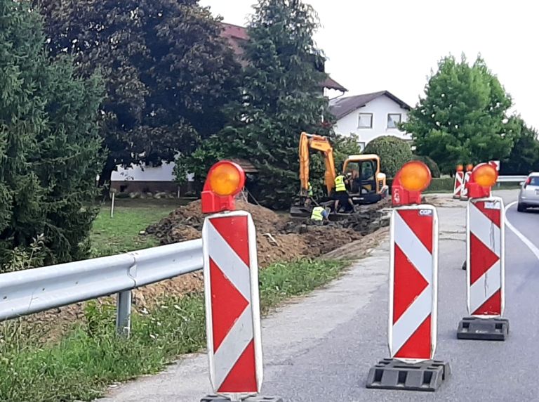 zapora-ceste-gornji-lenart, storklje