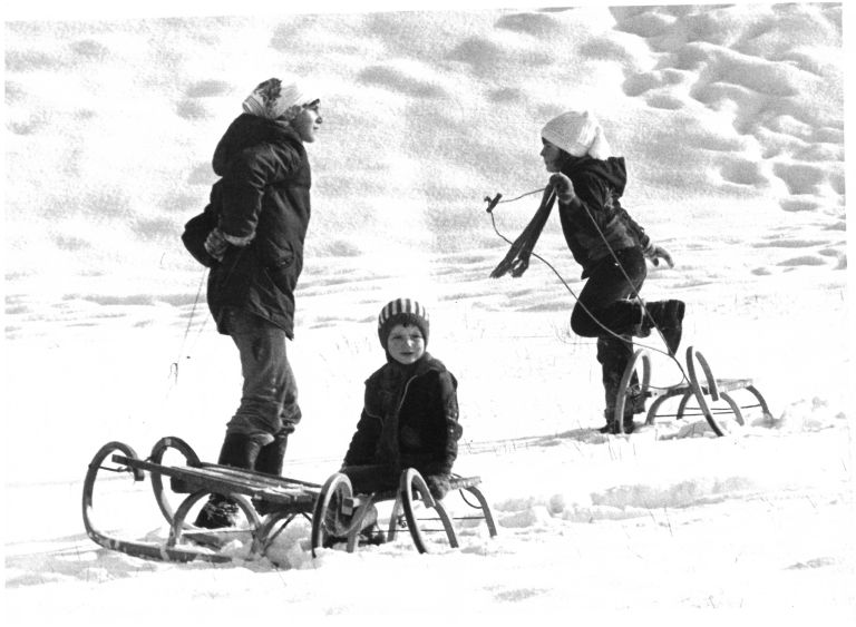 arhiv, zima, 1991, snežak, sankanje, zima-zima-bela, sneg, sneg-1991