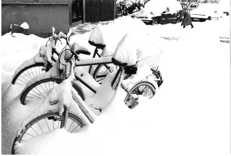 arhiv, zima, 1991, snežak, sankanje, zima-zima-bela, sneg, sneg-1991