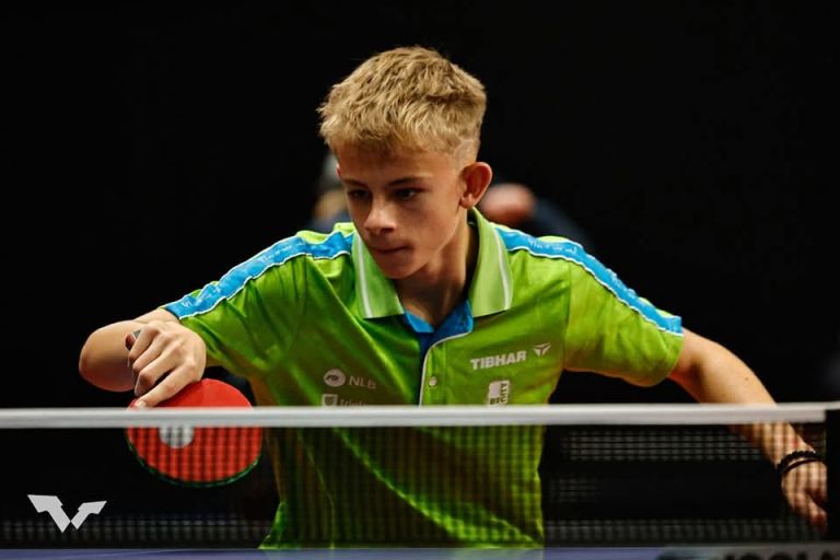 namizni_tenis_Aleks_Koren_REP.jpg