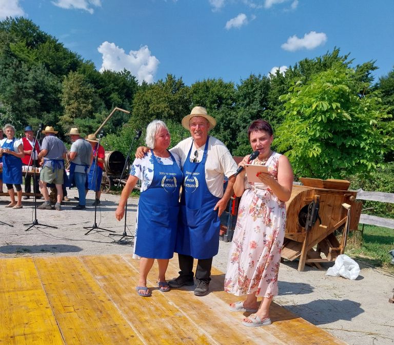 zrnovnica, kruh-in-med, trscina
