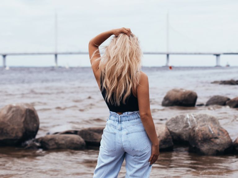 ženska frizura, kodri