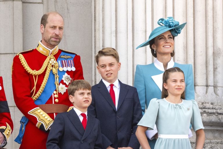 princ willliam, princesa kate, princ george, princesa charlotte, princ loius - Prestolonaslednik pri