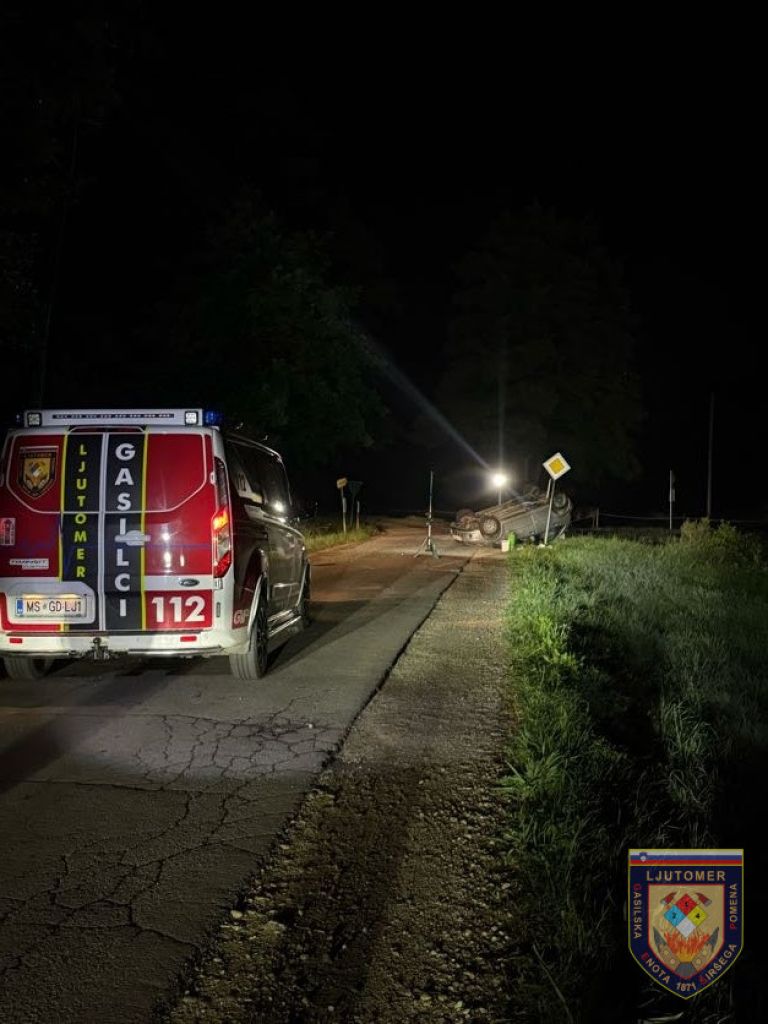prometna-nesreca, prevrnjen-avto, gasilci