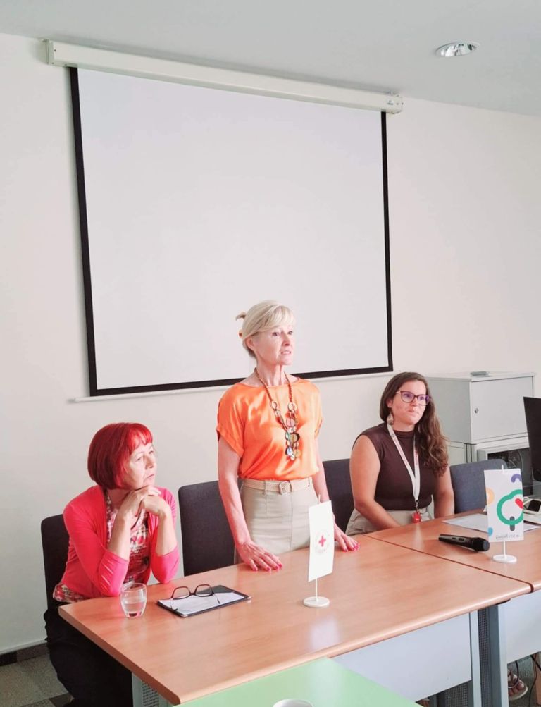 Danica Novak Malnar, vodja zdravilišča Liljana Kozlovič in Maja Papež, ped. vodja 2. izmene.jpeg