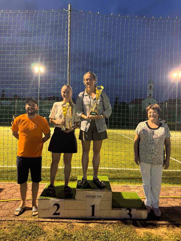 Aninski tek - zmagovalke 10 km.jpg