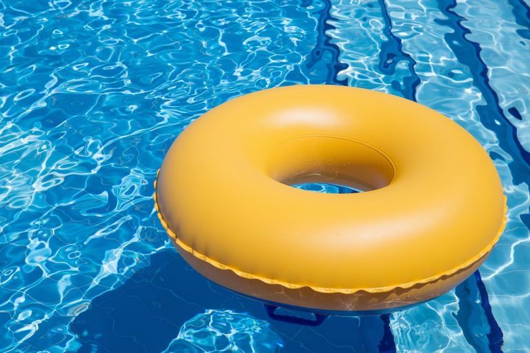 swimming-pool-6810145_1280.jpg