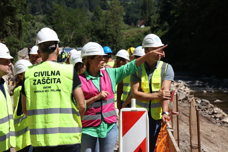 ministrica-za-infrastrukturo-alenka-bratusek