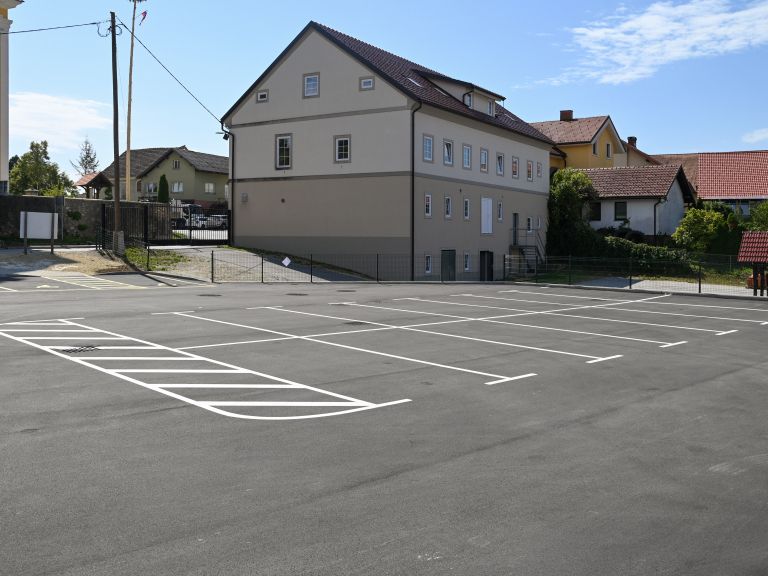 raka, parkirisce