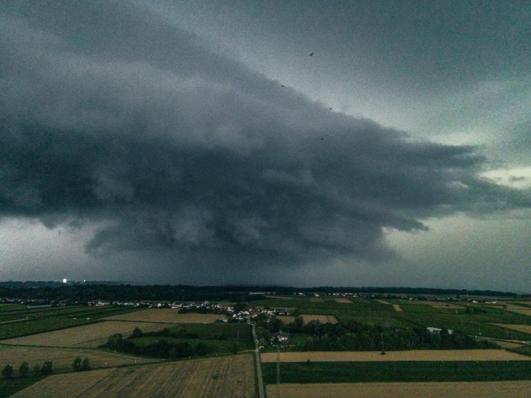 nevihta, neurje-avgust-2025, oblaki, toča, oblačno