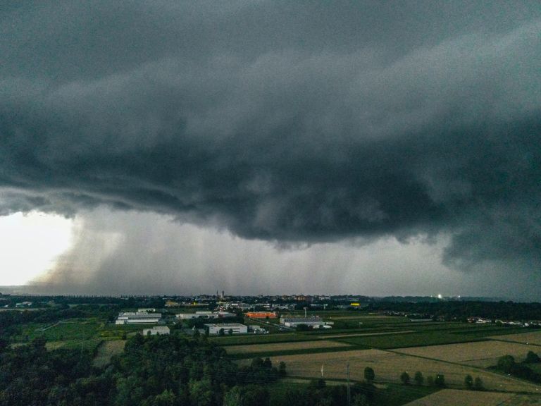 nevihta, neurje-avgust-2025, oblaki, toča, oblačno