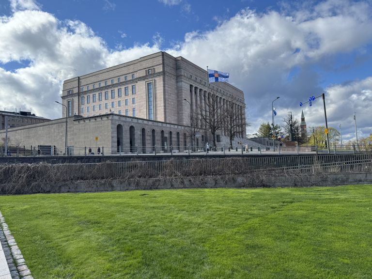1-04 helsinki parlament SS.JPEG