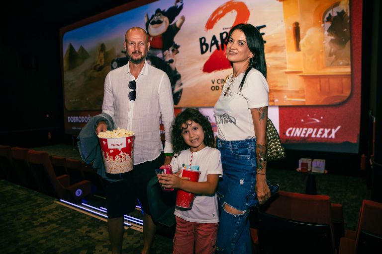 NINA OSENAR KONTREC, BARABE 2 - Premiera je bila za Nino Osenar Kontrec lep družinski večer.