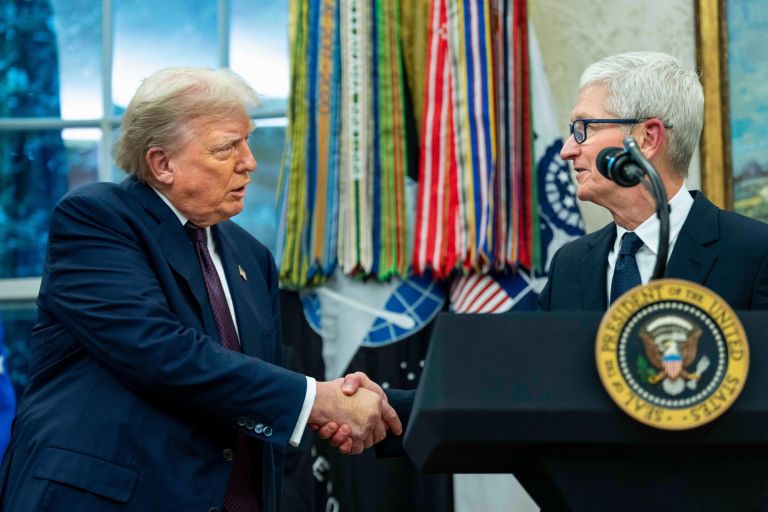 apple, donald-trump, tim-cook