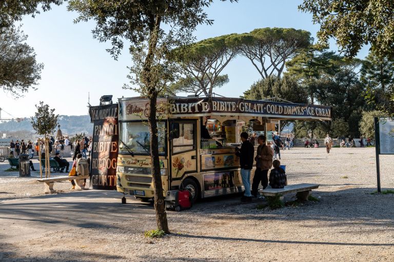 tovornjak s hrano, italija
