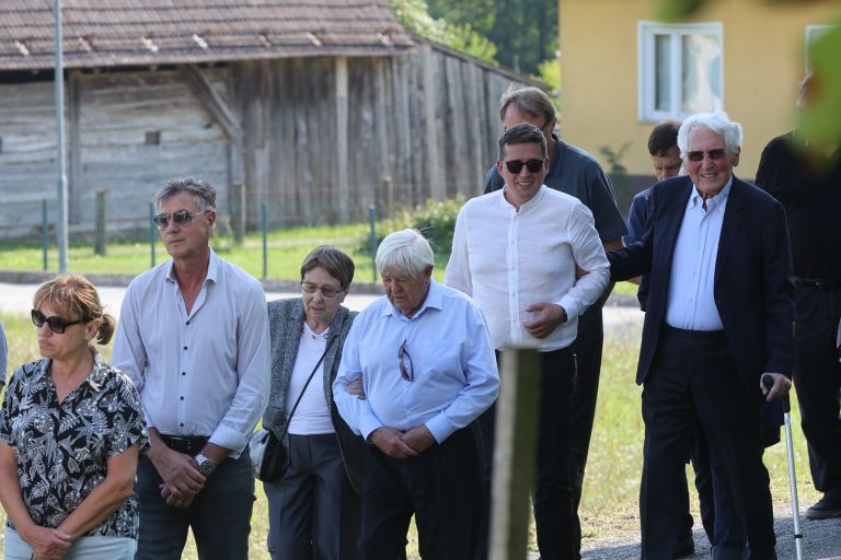 7 kučan sprevod.JPG