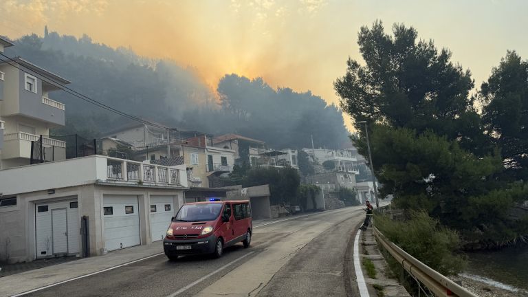 pozar, split, krilo, jesenice