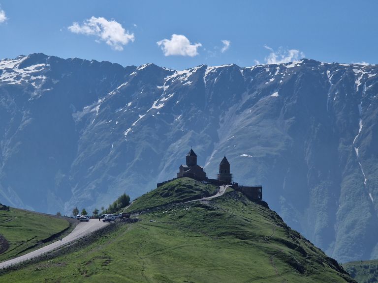 Gergeti Trinity Church - simbol Gruzije.jpg