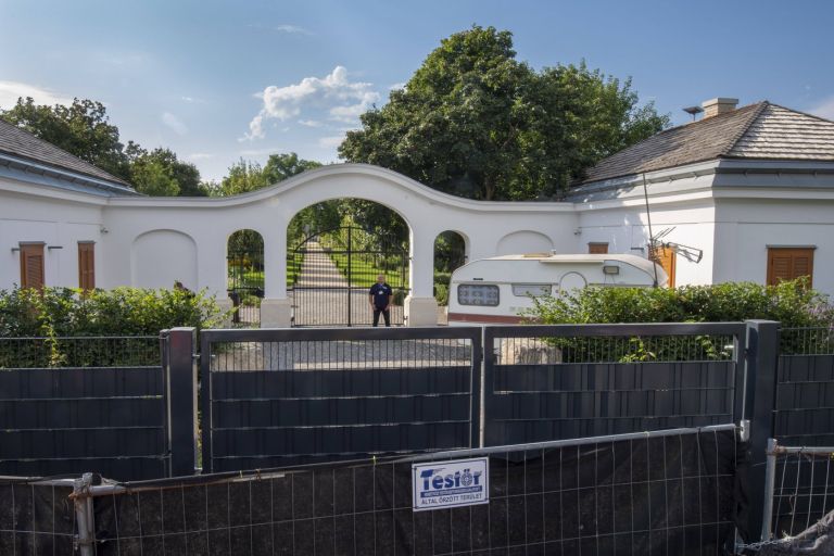 hatvanpusztarol, orban, posestvo, madzarska