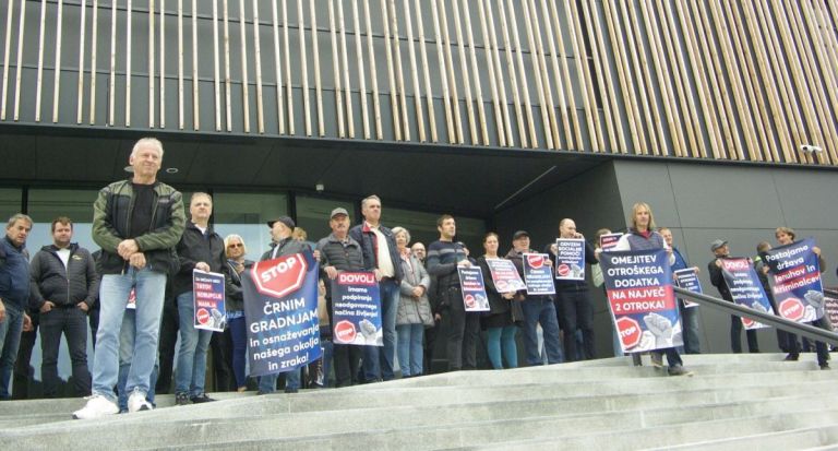 sv protest.jpg