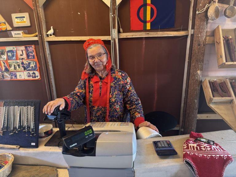 30 NORDKAPP sami zenska SS.JPEG