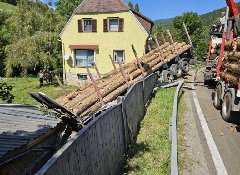 hiša, polpriklopnik, hlodi, obdach.jpg