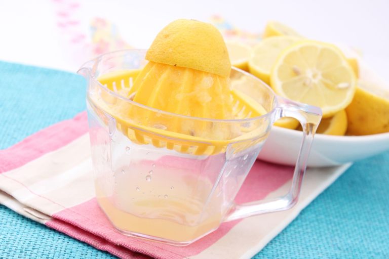 limone, limonin sok, ožemanje limon