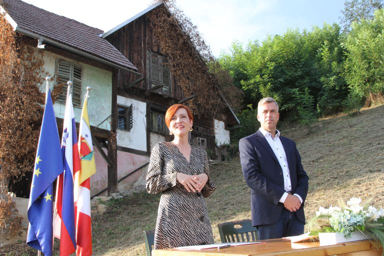 prenova-kozinove-zidanice, ministrica-asta-vrecko, trska-gora
