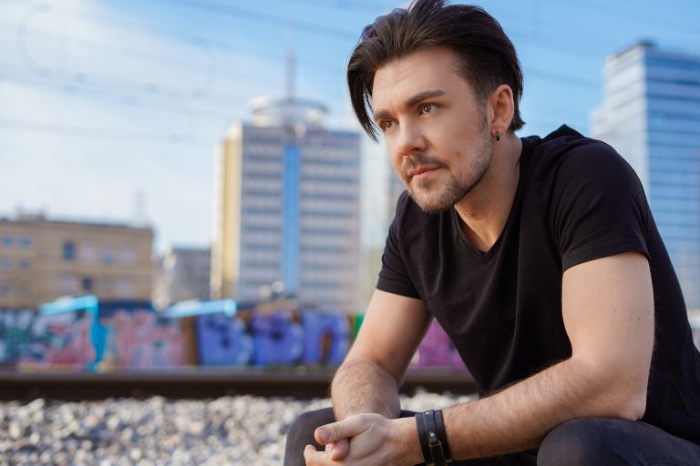 ALEŠ VOVK RAAY