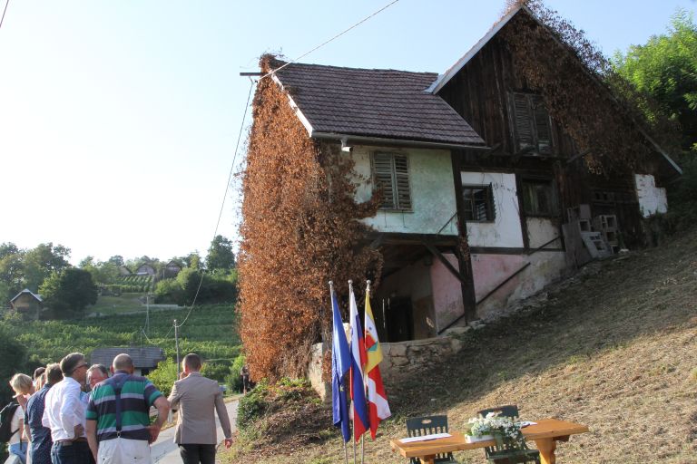 prenova-kozinove-zidanice, ministrica-asta-vrecko, trska-gora