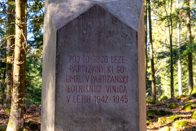 spomenik.jpg