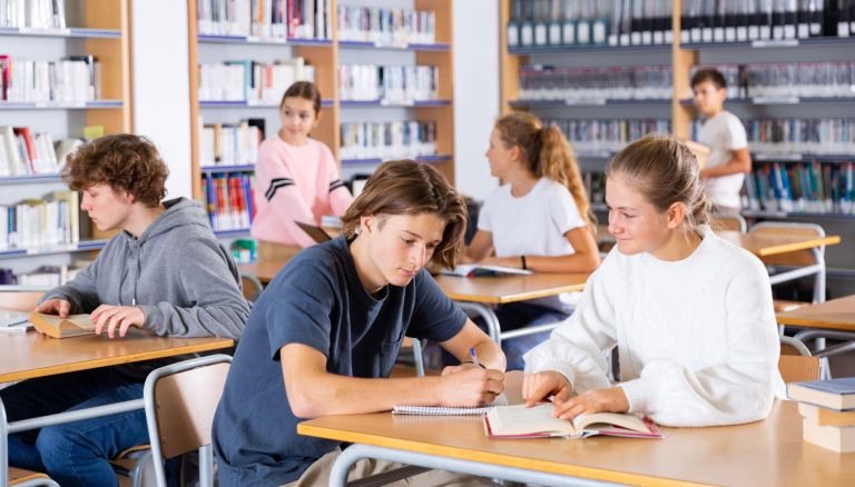 otroci najstniki.jpg