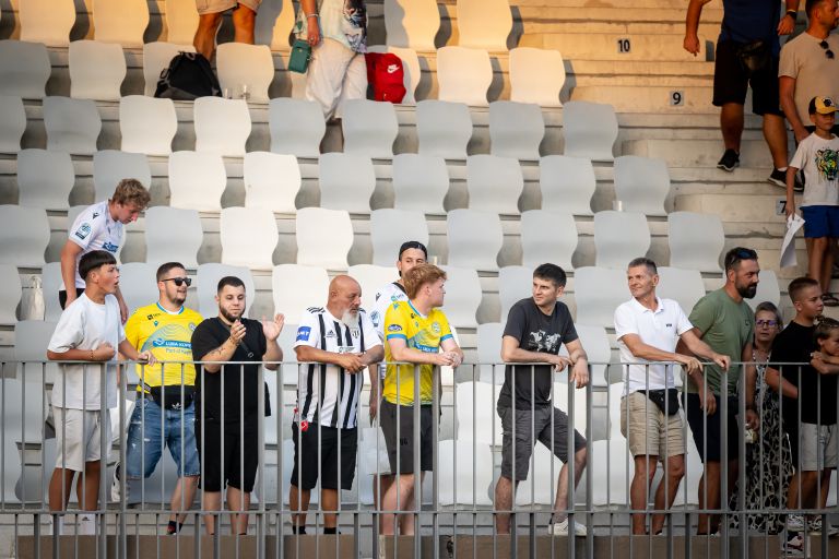 koper, mura, bonifika, gledalci, tribune, navijaci, ljudje