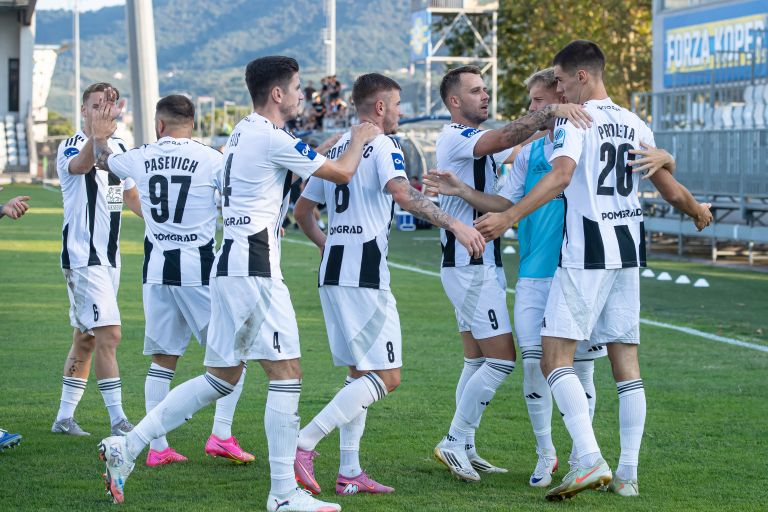 koper, mura, bonifika, gledalci, tribune, navijaci, ljudje